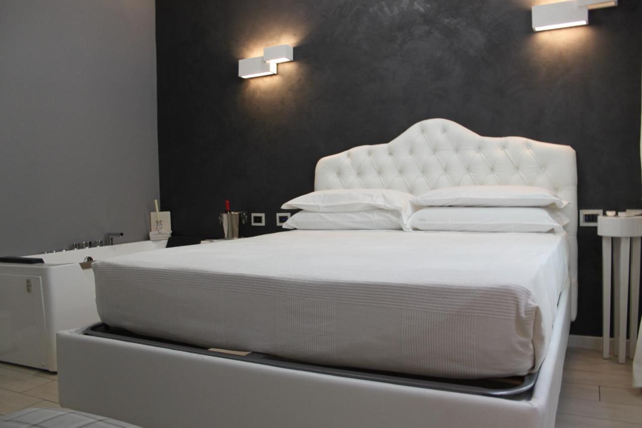 Jacuzzi Apartament By Parmacentro B&B Dış mekan fotoğraf