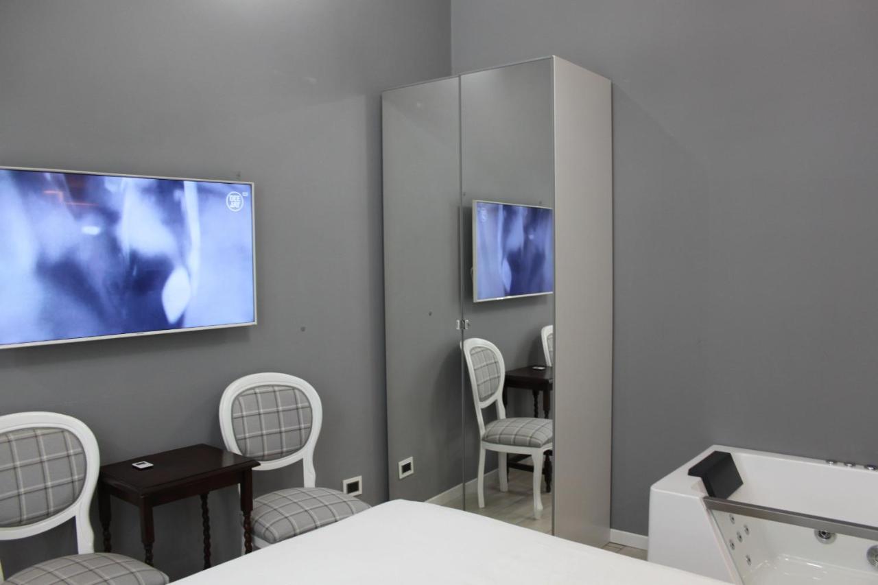 Jacuzzi Apartament By Parmacentro B&B Dış mekan fotoğraf