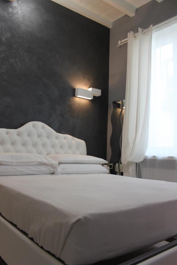 Jacuzzi Apartament By Parmacentro B&B Dış mekan fotoğraf