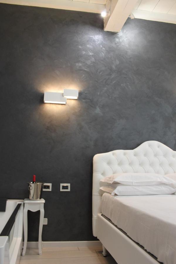 Jacuzzi Apartament By Parmacentro B&B Dış mekan fotoğraf