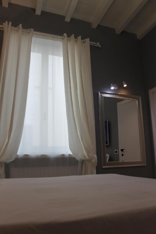 Jacuzzi Apartament By Parmacentro B&B Dış mekan fotoğraf