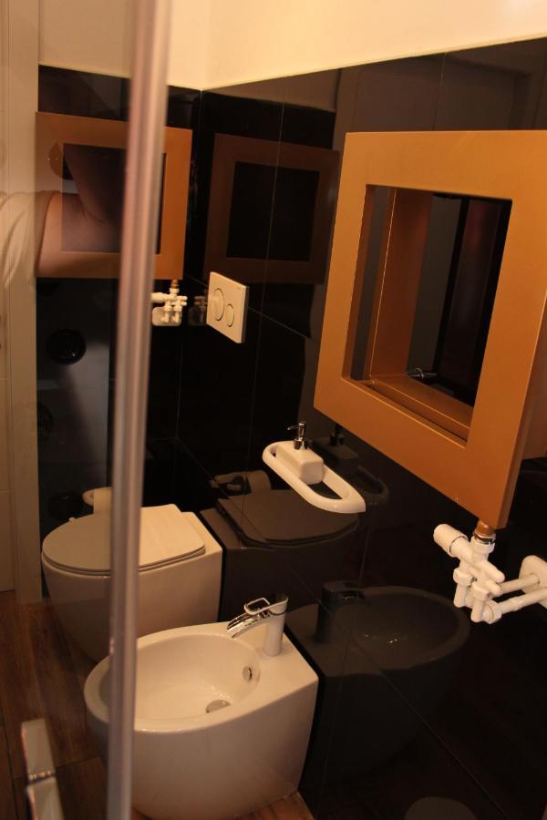 Jacuzzi Apartament By Parmacentro B&B Dış mekan fotoğraf