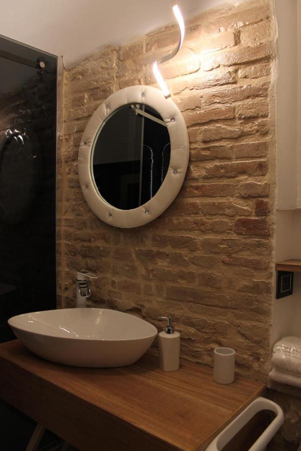 Jacuzzi Apartament By Parmacentro B&B Dış mekan fotoğraf