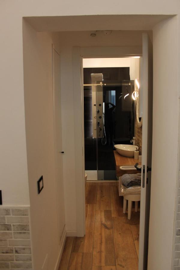 Jacuzzi Apartament By Parmacentro B&B Dış mekan fotoğraf