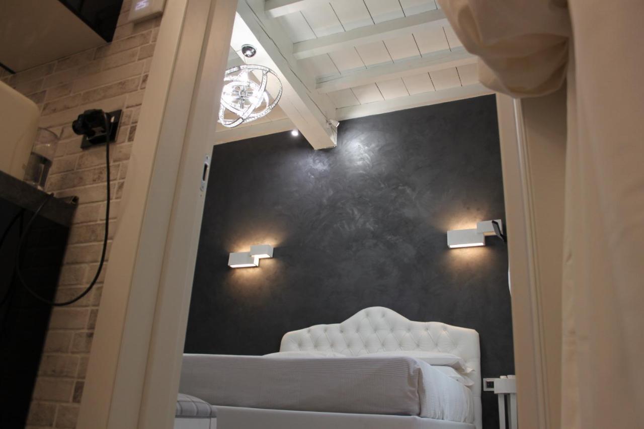 Jacuzzi Apartament By Parmacentro B&B Dış mekan fotoğraf