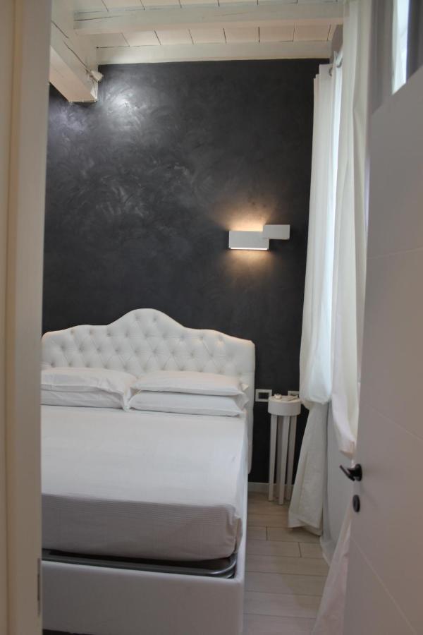 Jacuzzi Apartament By Parmacentro B&B Dış mekan fotoğraf