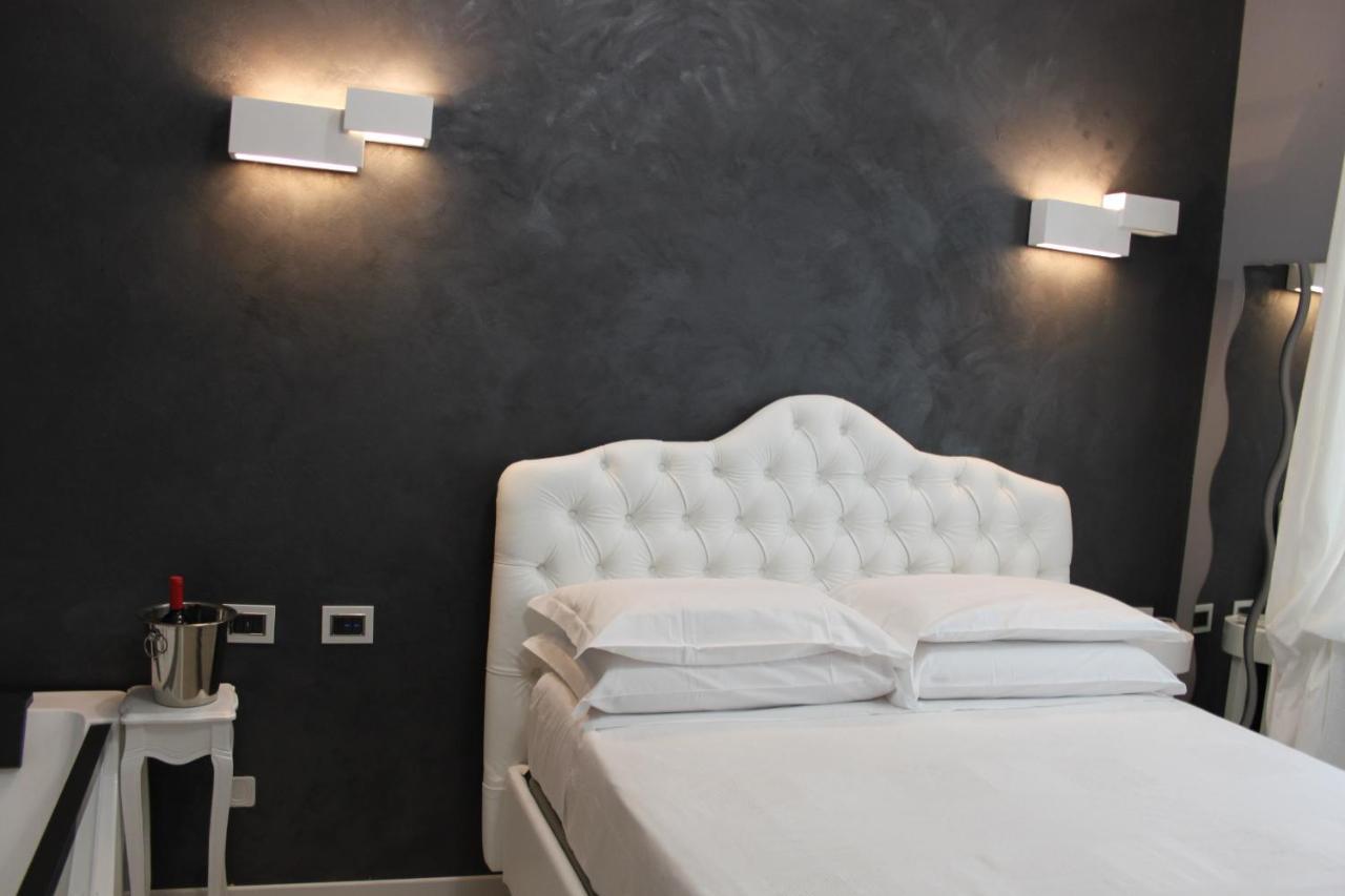 Jacuzzi Apartament By Parmacentro B&B Dış mekan fotoğraf